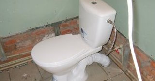 Установка приставного унитаза в Нижнеудинске - монтаж и подключение, СантехДомНжк от 5112 рублей